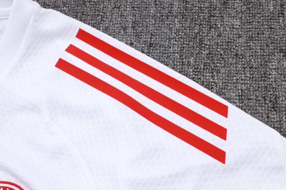 2026 Bayern Munich White Training Set Shirt and Shorts 0sold