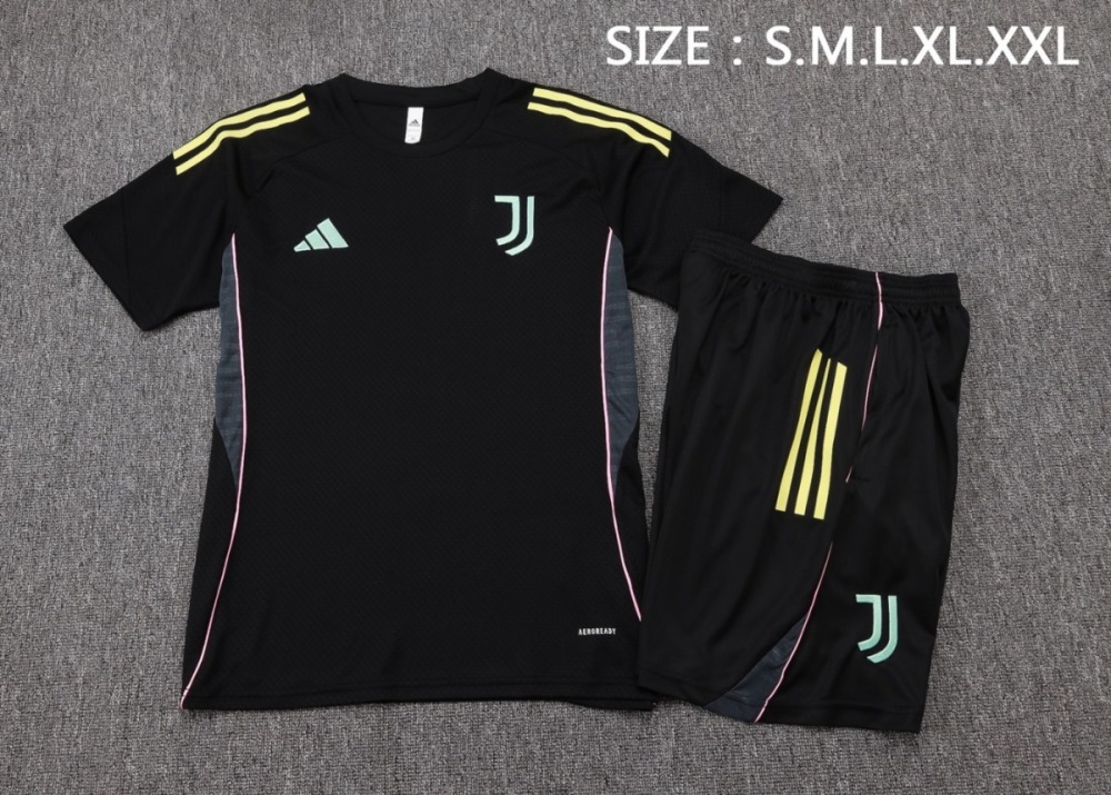2026 Juventus Off-white Training Set Shirt and Shorts