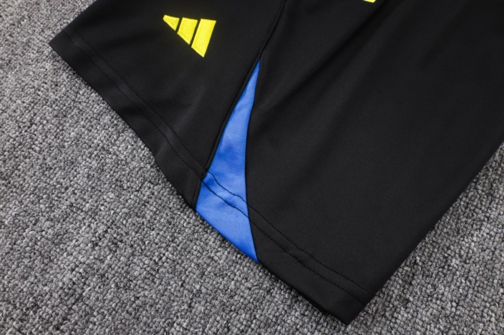 2026 Manchester United Black Training Set Shirt andShorts