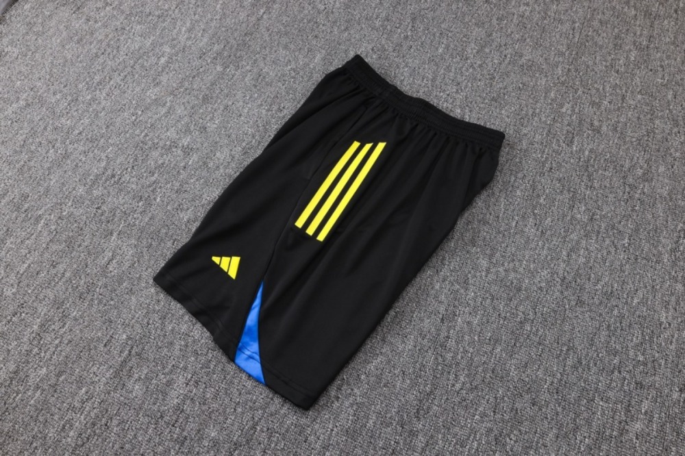 2026 Manchester United Black Training Set Shirt andShorts