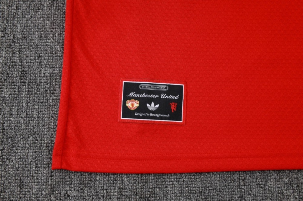 2026 Manchester United Red Training Set Shirt and Shorts