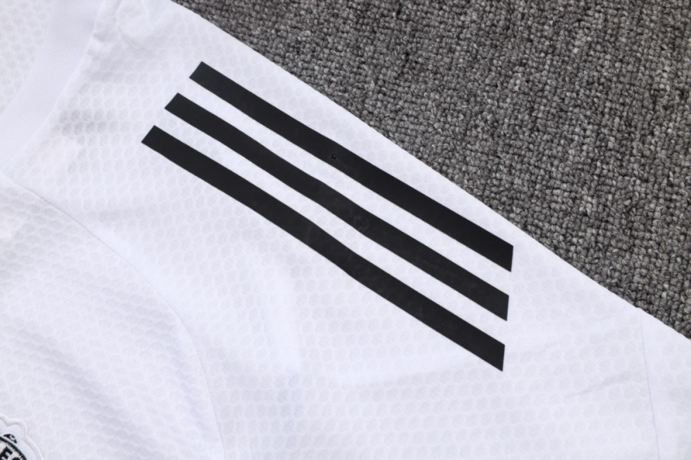 2026 Manchester United White Training Set Shirt andShorts