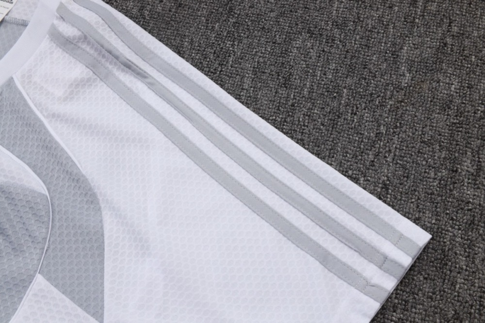 2026 Real Madrid Off-white Training Set Shirt and Shorts