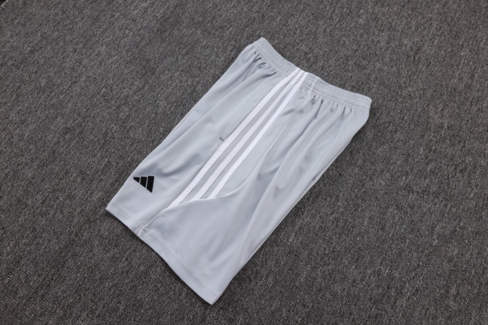 2026 Real Madrid Off-white Training Set Shirt and Shorts