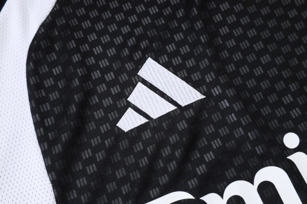 2026 Real Madrid Black Training Set Shirt and Shorts