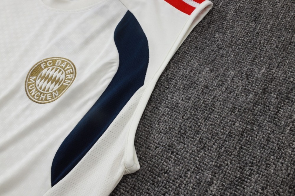 2026 Bayern Munich Beige Training Set Shirt and Shorts
