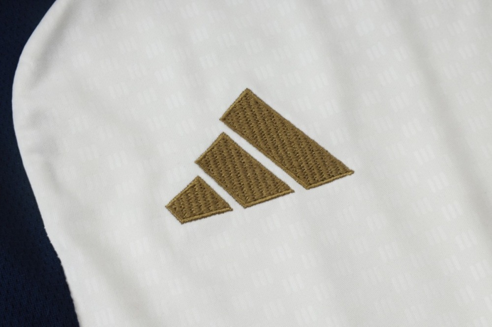 2026 Bayern Munich Beige Training Set Shirt and Shorts