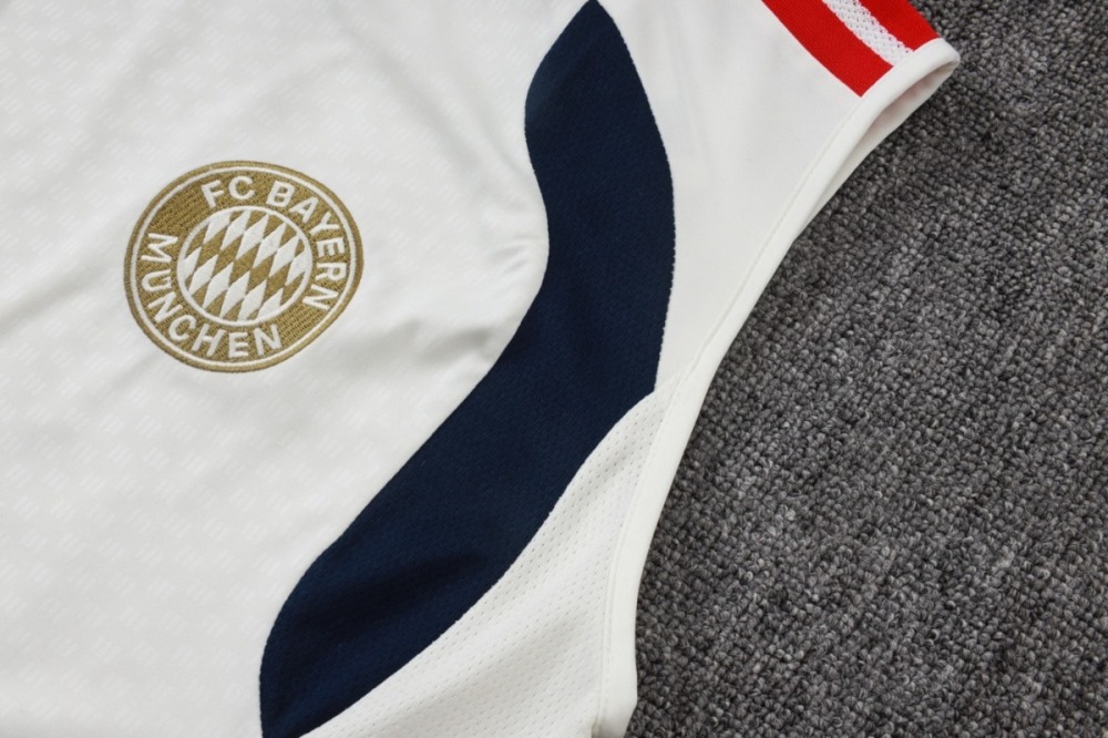 2026 Bayern Munich Beige Training Set Shirt and Shorts
