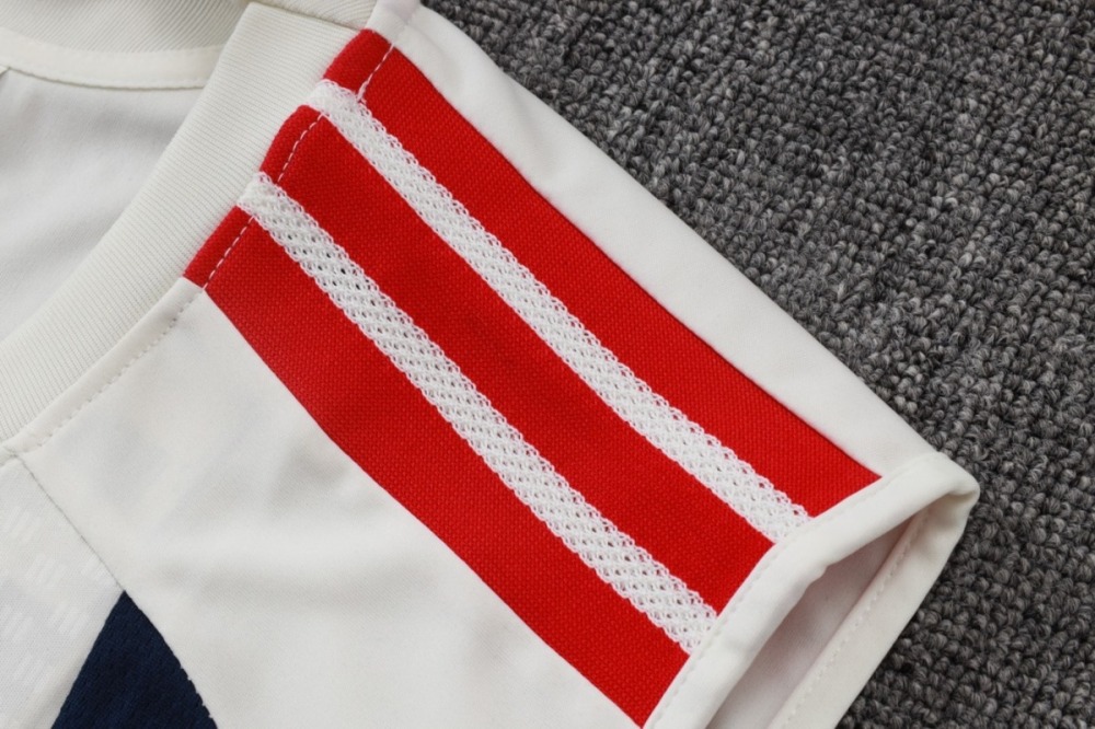 2026 Bayern Munich Beige Training Set Shirt and Shorts
