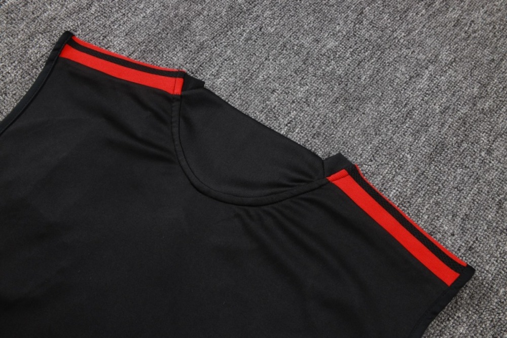 2026 Manchester United Black Training Set Shirt andShorts