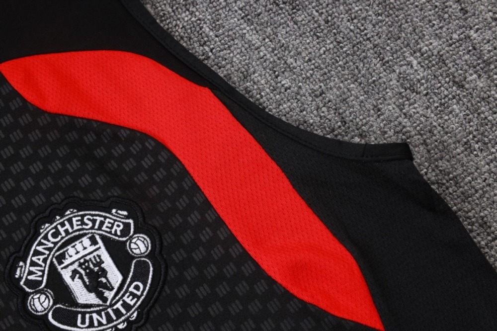 2026 Manchester United Black Training Set Shirt andShorts