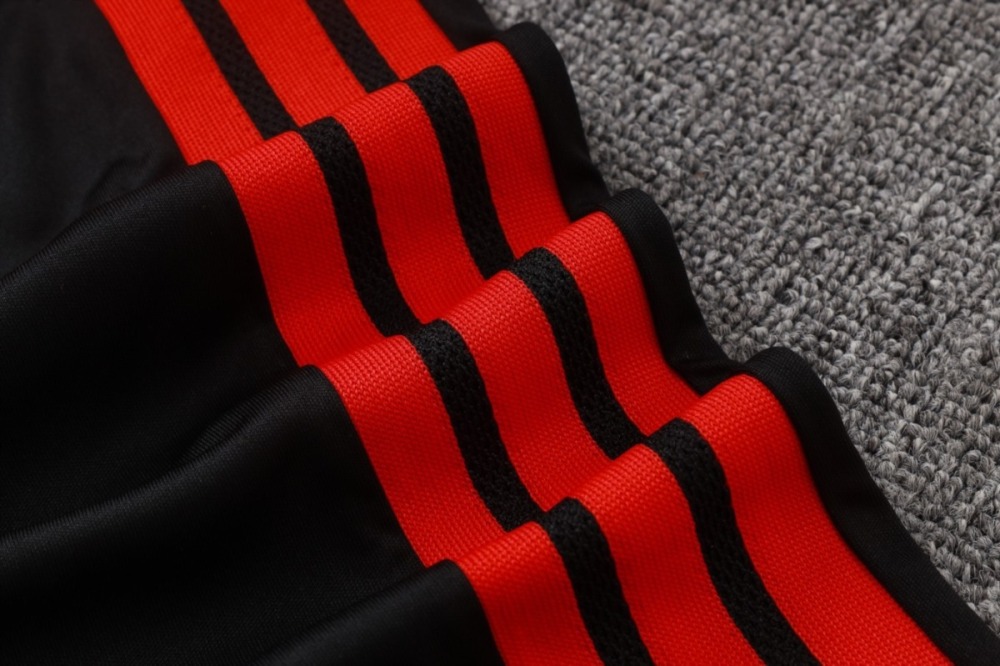 2026/27 Manchester United Black Long-sleeved half-pulltraining kit