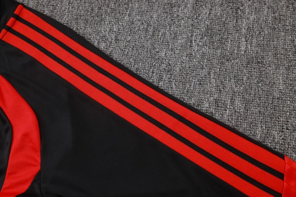 2026/27 Manchester United Black Long-sleeved half-pulltraining kit