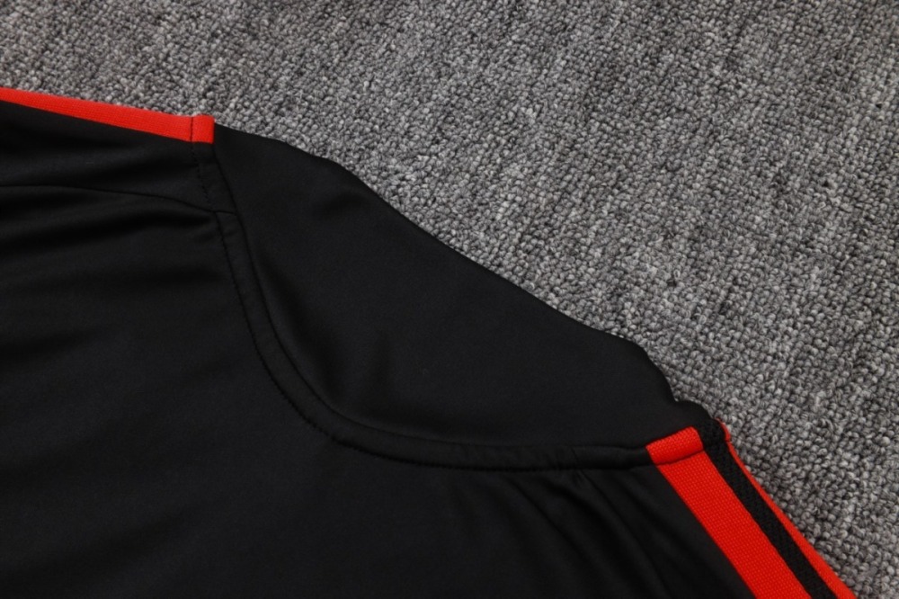 2026/27 Manchester United Black Long-sleeved half-pulltraining kit