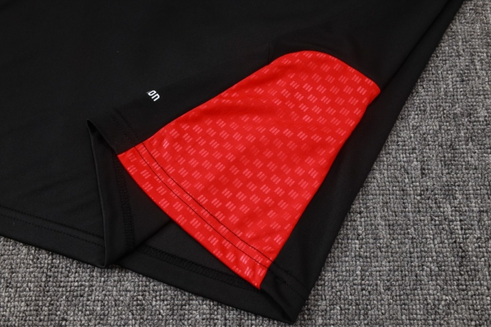 2026/27 Manchester United Black Long-sleeved half-pulltraining kit