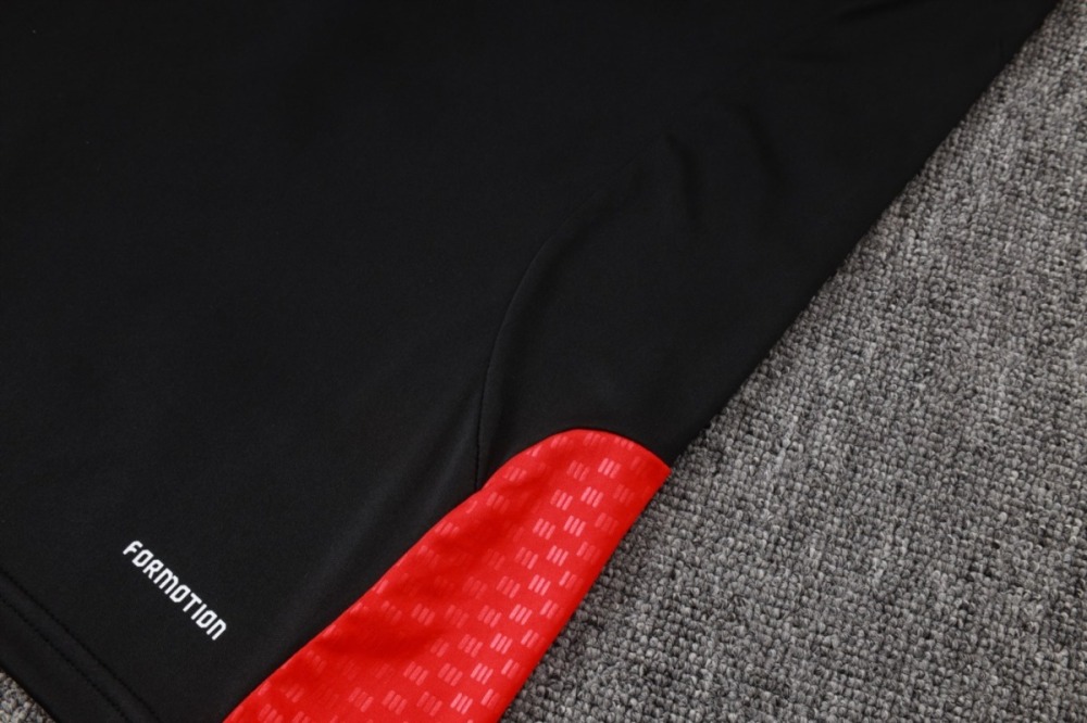 2026/27 Manchester United Black Long-sleeved half-pulltraining kit