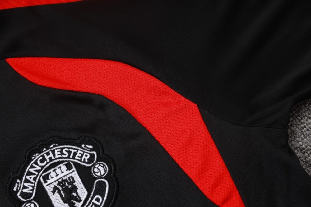 2026/27 Manchester United Black Long-sleeved half-pulltraining kit