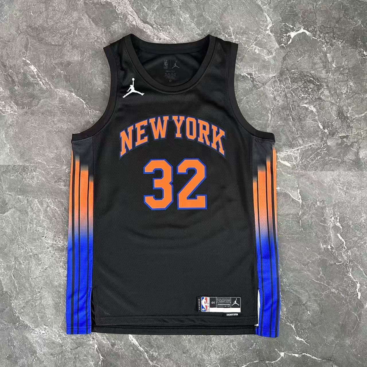 NBA 26 Season New York Knicks limit 32-TOWNS