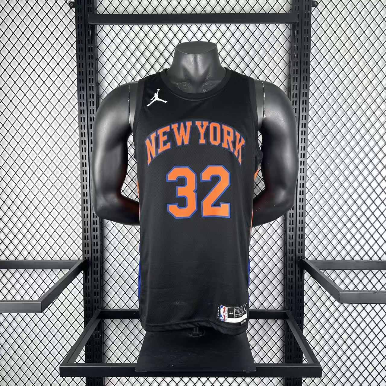 NBA 26 Season New York Knicks limit 32-TOWNS