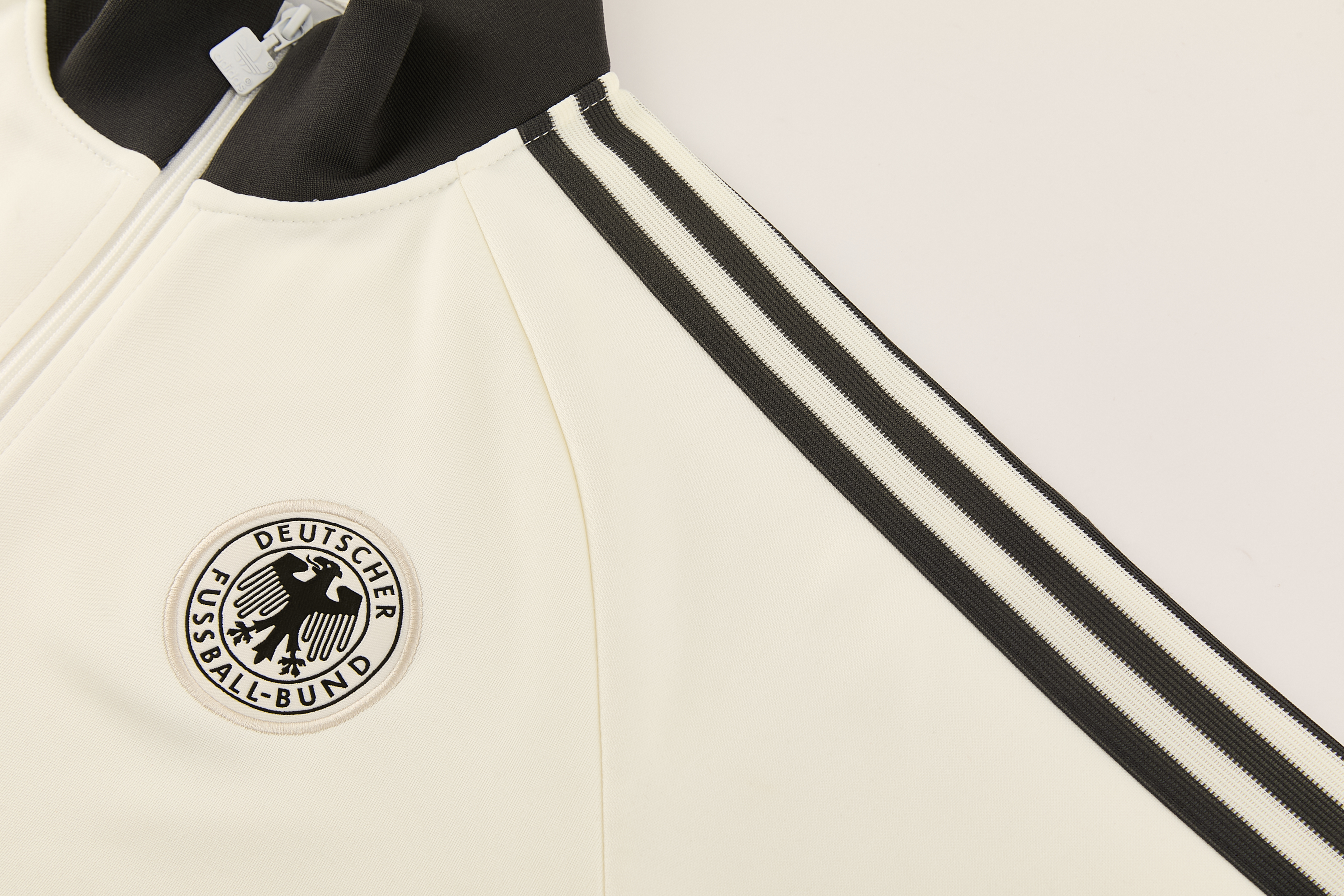 2627 Germany (off-white) Training jacket set