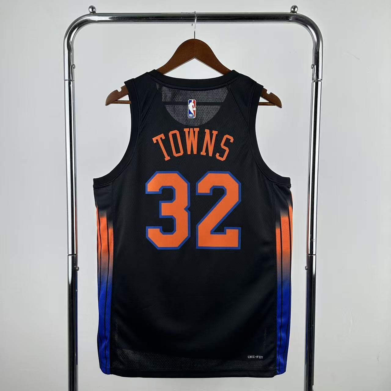 NBA 26 Season New York Knicks limit 32-TOWNS