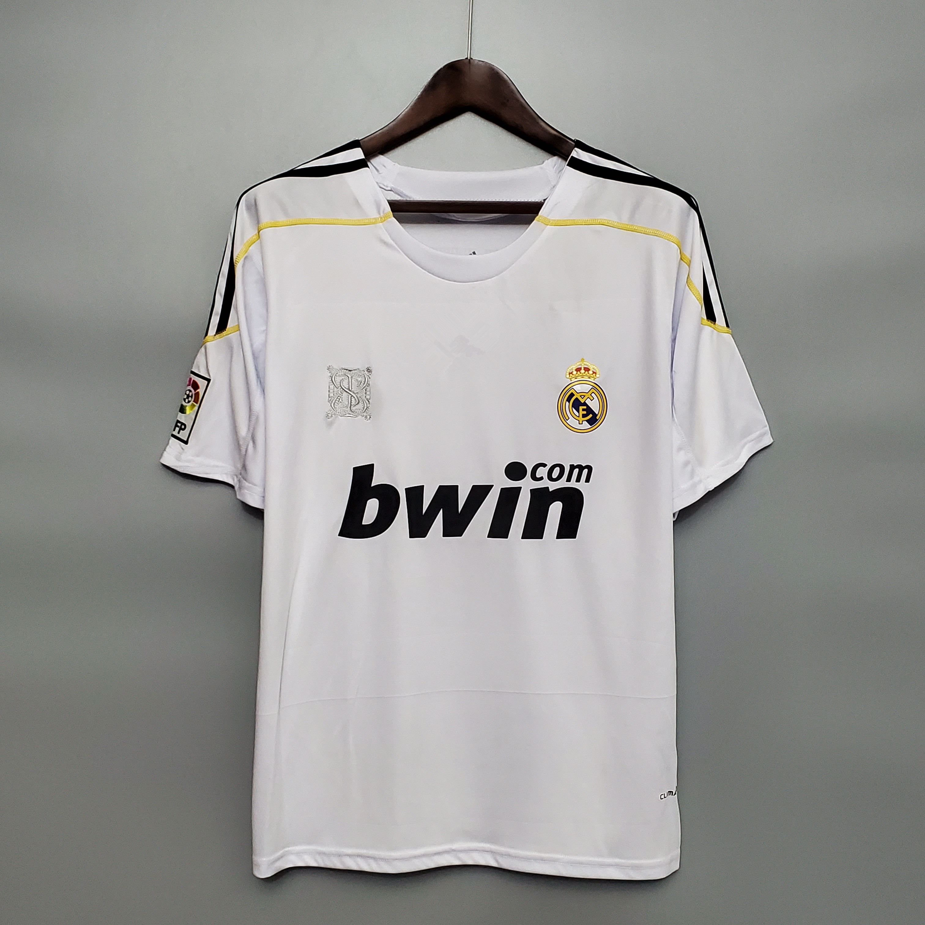 09/10 Real Madrid home retro Fan version
