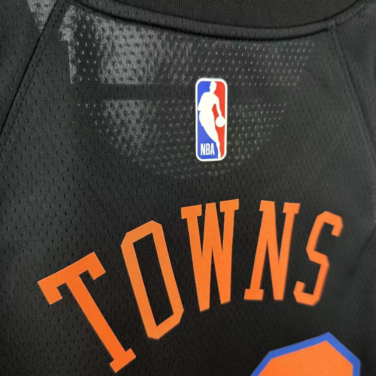 NBA 26 Season New York Knicks limit 32-TOWNS
