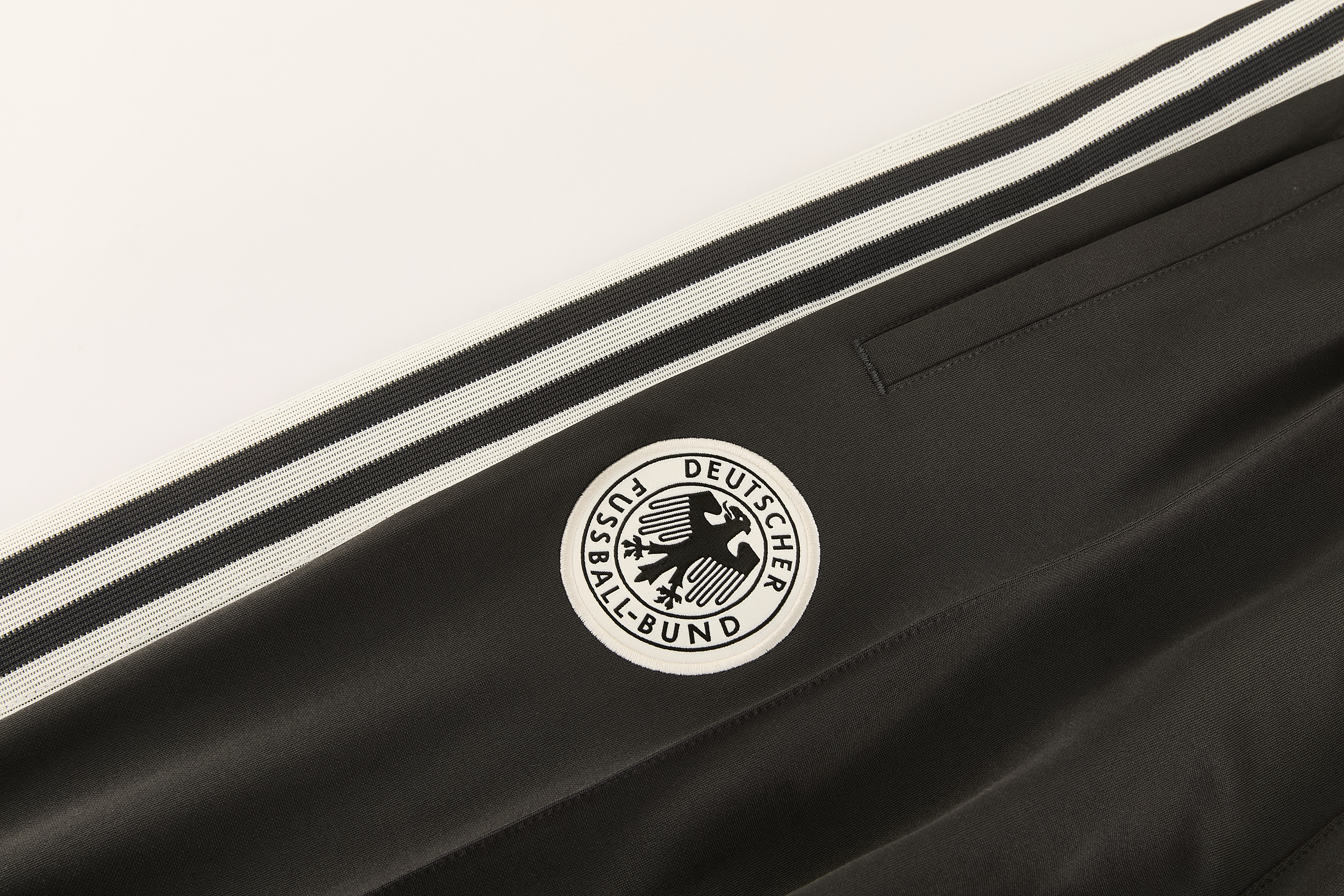 2627 Germany (off-white) Training jacket set