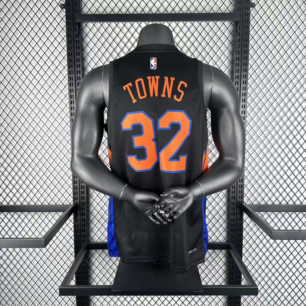 NBA 26 Season New York Knicks limit 32-TOWNS