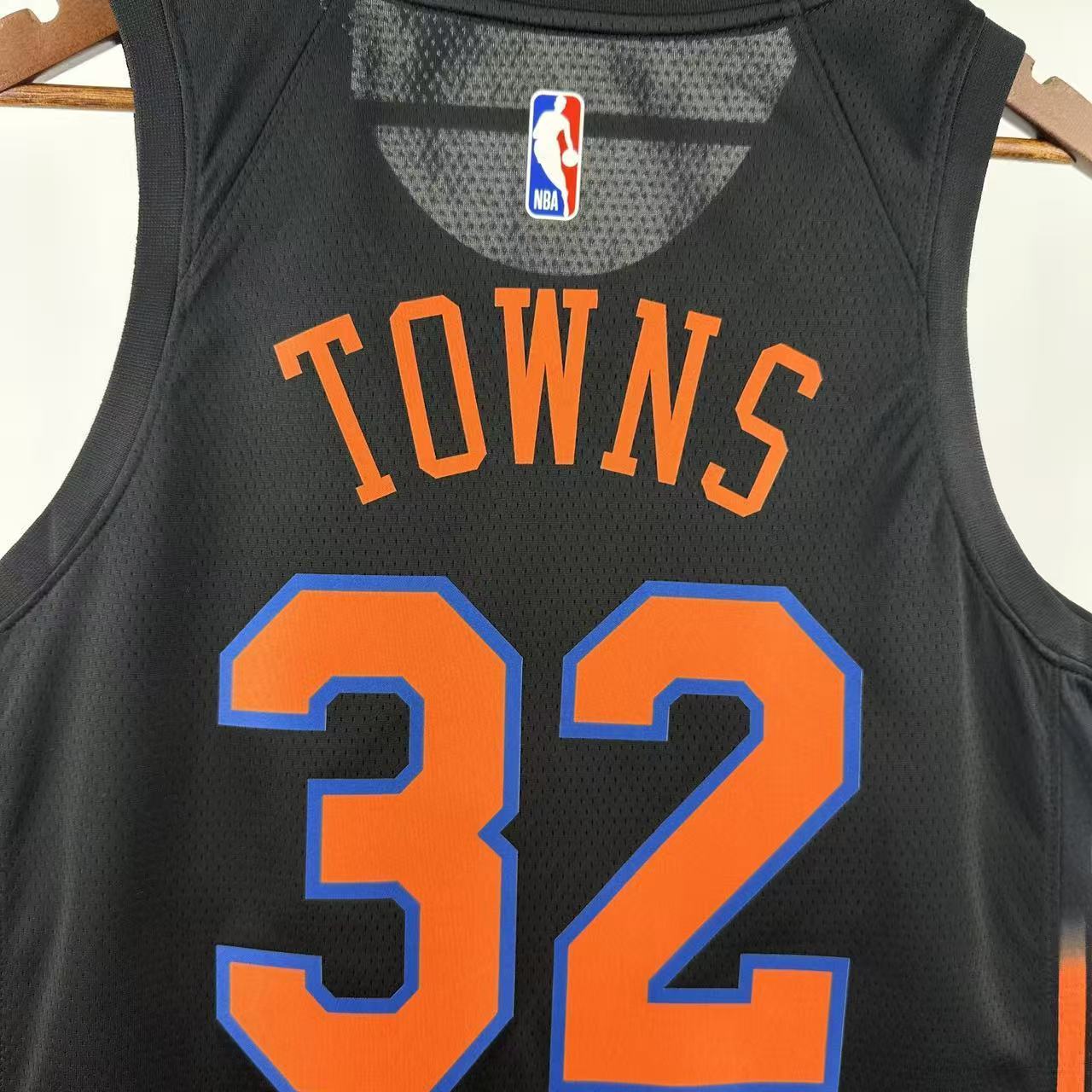 NBA 26 Season New York Knicks limit 32-TOWNS