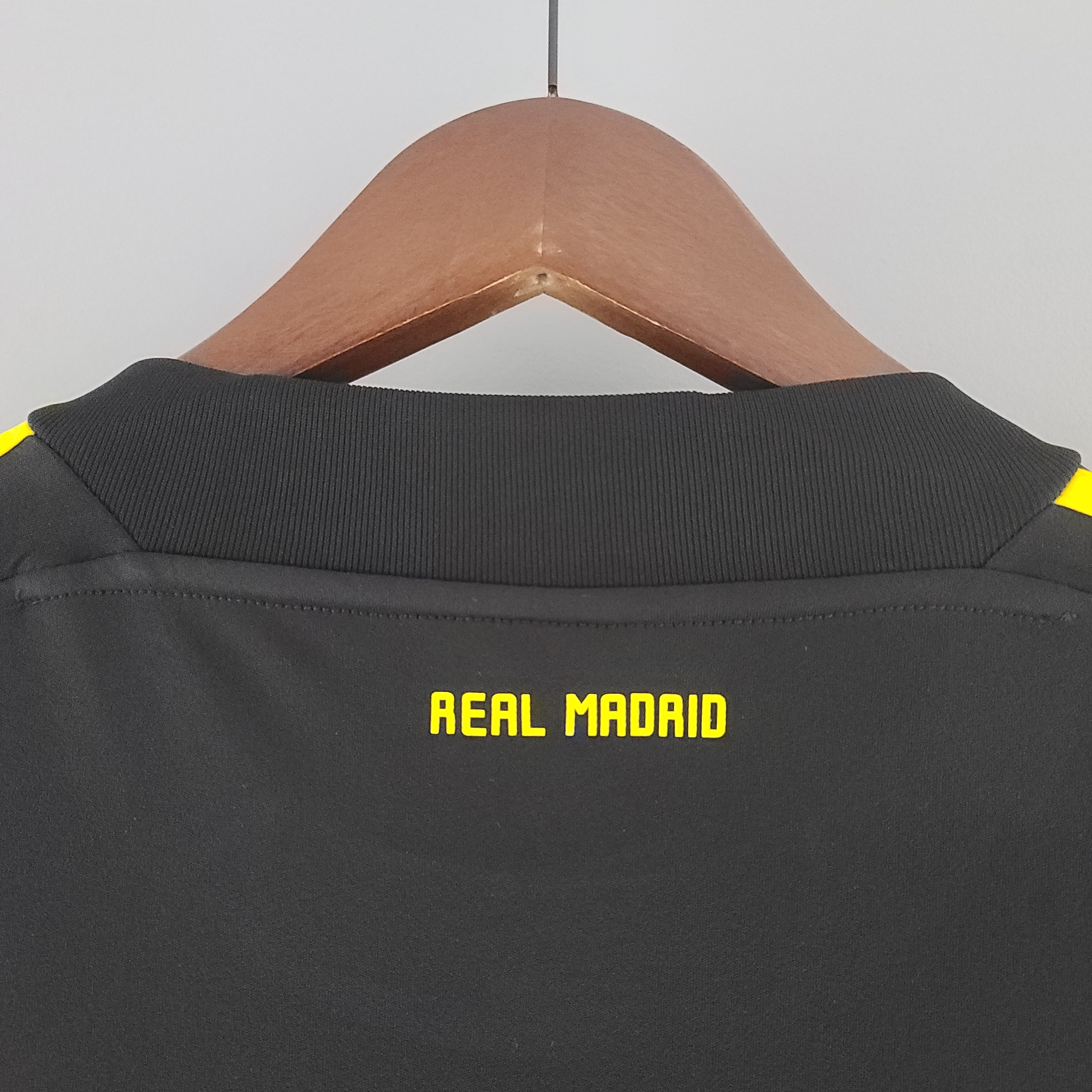 11/12 Real Madrid Goalkeeper Black retro Fan version