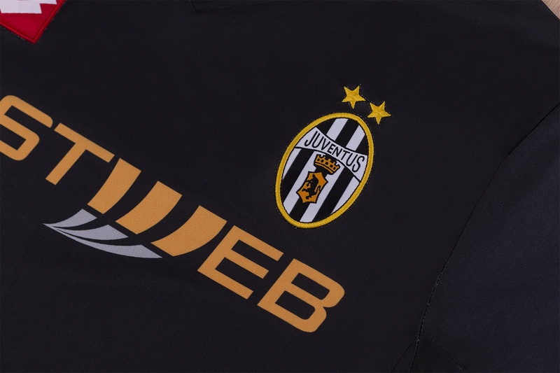 01/02 Juventus away retro Fan version