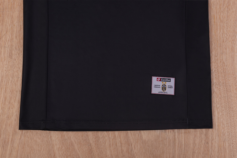 01/02 Juventus away retro Fan version