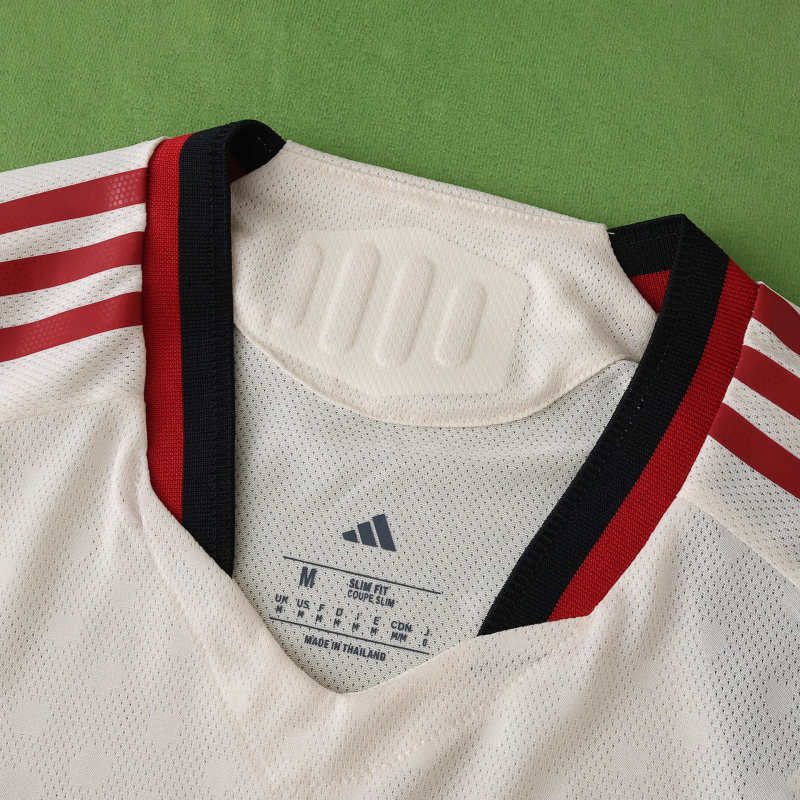 2526 Liverpool away Player version