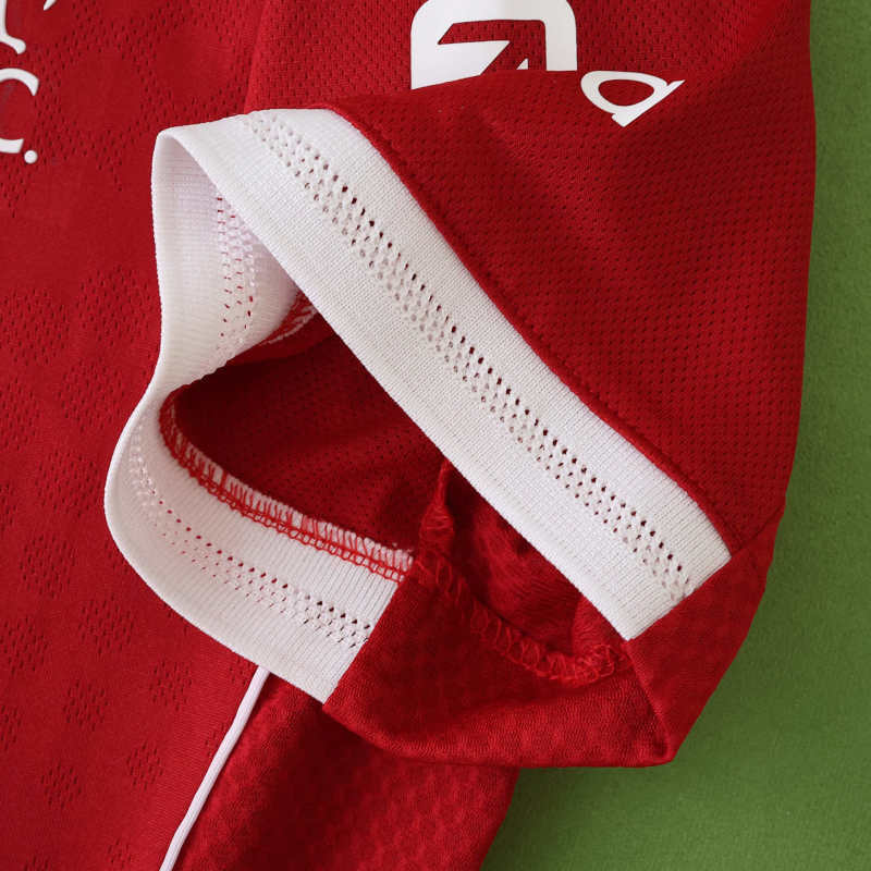 2526 Liverpool home Player version