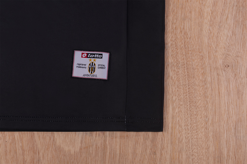 01/02 Juventus away retro Fan version