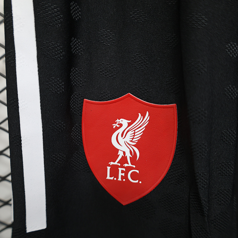 Player 2025-26 shorts Liverpool