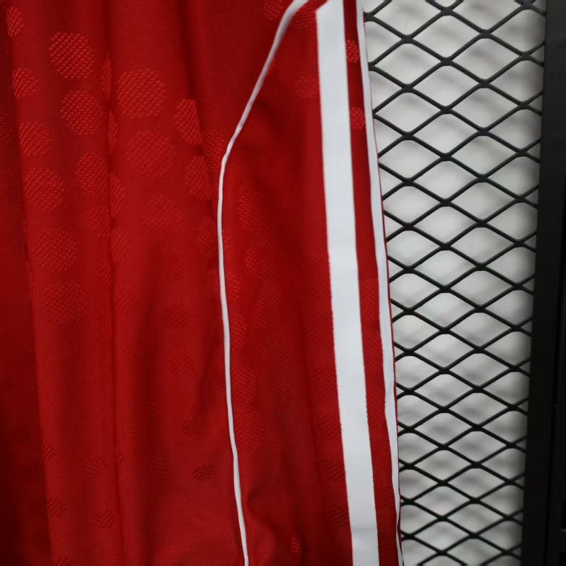 Player 2025-26 shorts Liverpool