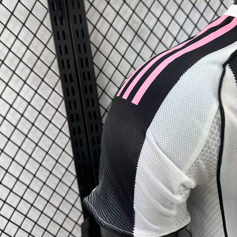 Player 2025-26 Juventus Home Football jersey