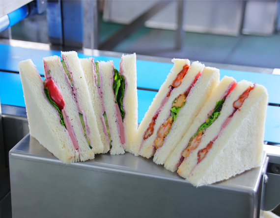 Automatic Ultrasonic Sandwich Cutter With Conveyor,Mcsonic,Automatic Ultrasonic Sandwich Cutter With Conveyor