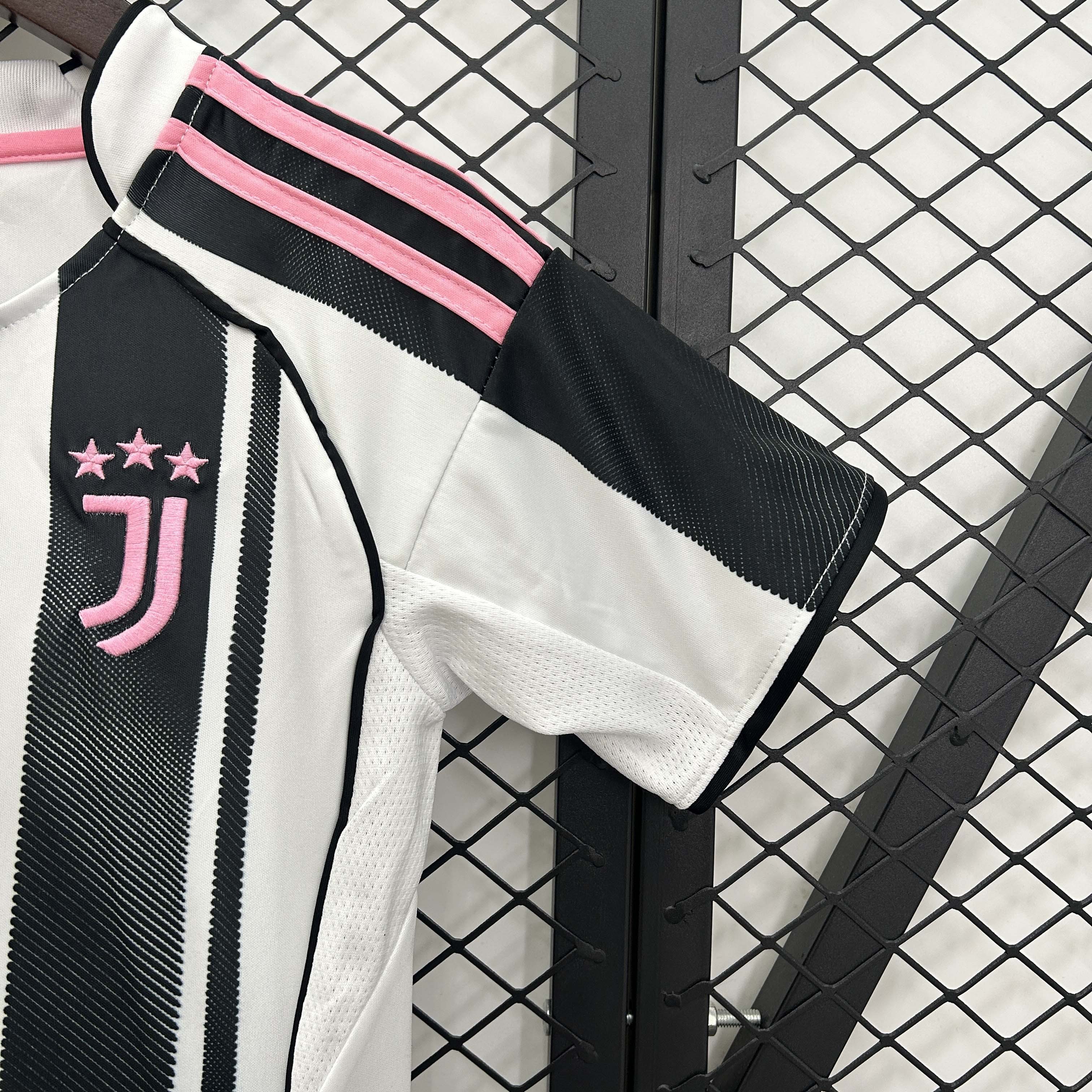 2025-2026 KIDS Juventus FC Home Football Shirt 1:1 Thai Quality