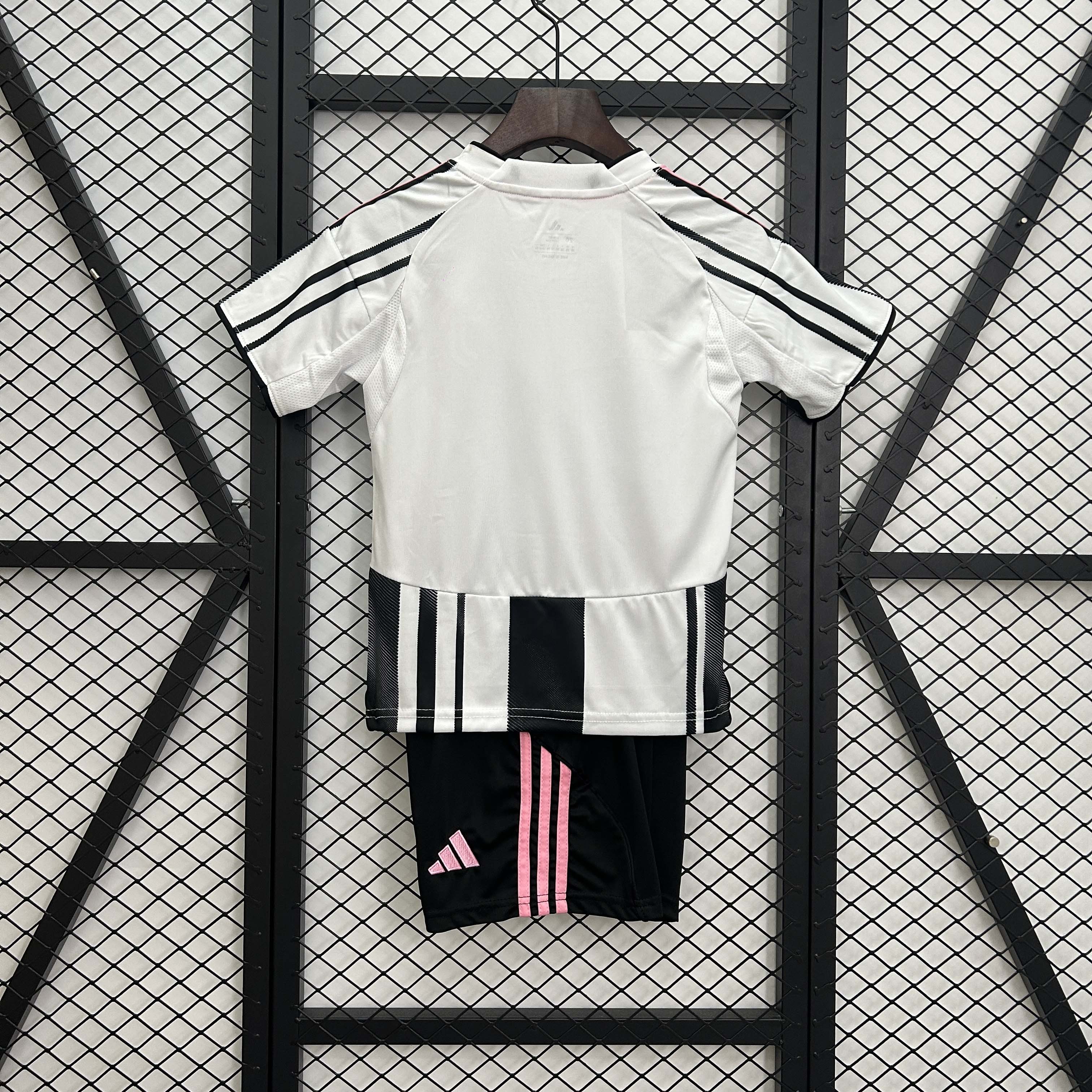 2025-2026 KIDS Juventus FC Home Football Shirt 1:1 Thai Quality