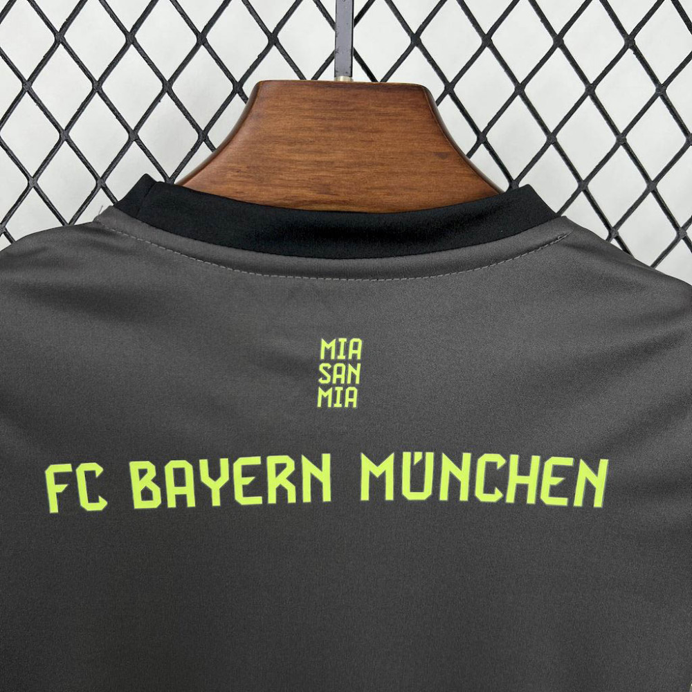 2025-2026 KIDS FC Bayern Munich Goalkeeper Football Shirt 1:1 Thai Quality