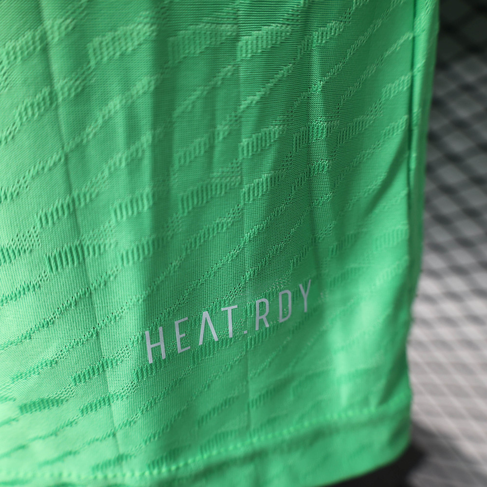2025-2026 Player Version Manchester United Goalkeeper Football Shirt 1:1 Thai Quality