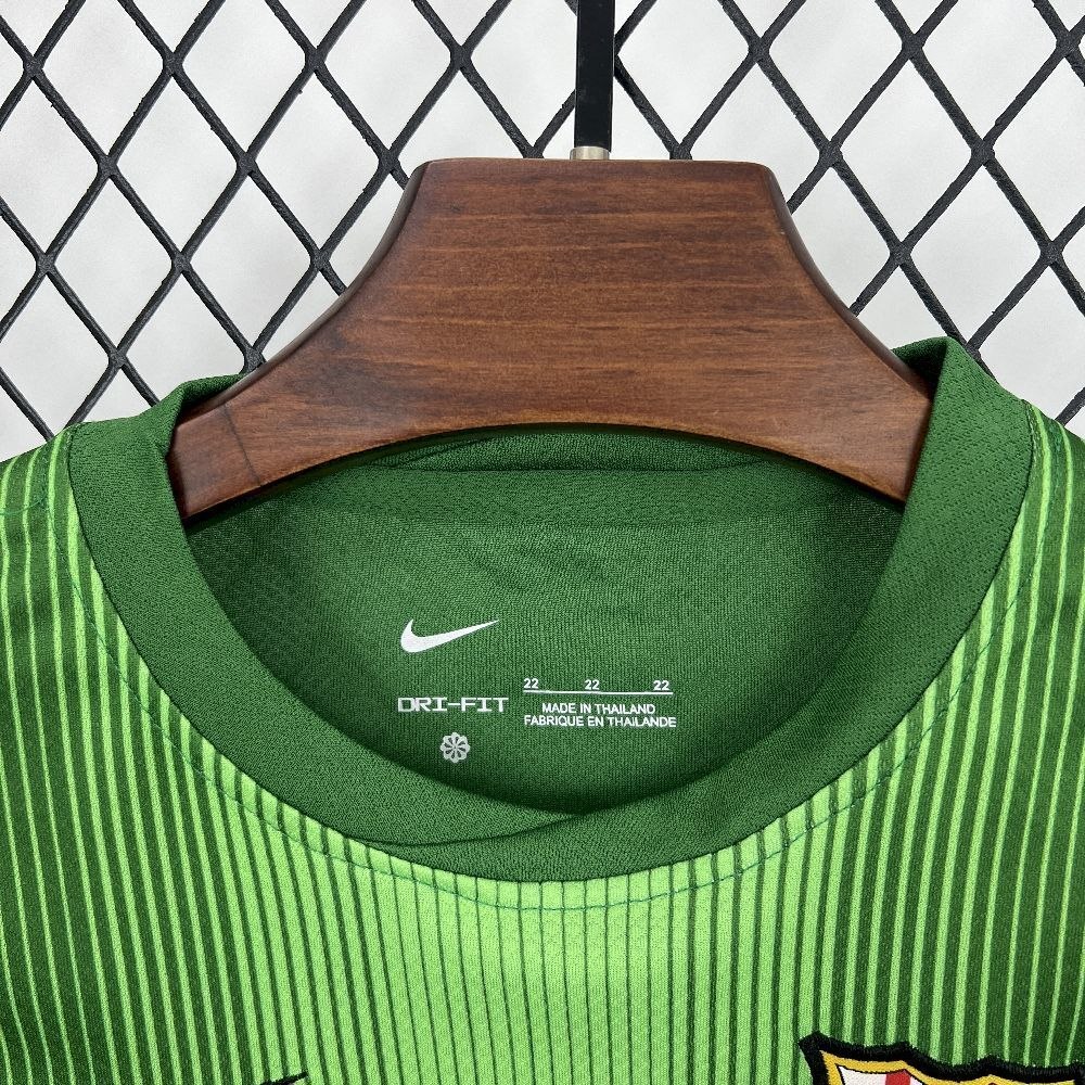 2025-2026 Barcelona Club Green Goalkeeper KIDS Football Shirt Fan edition1:1 China Quality