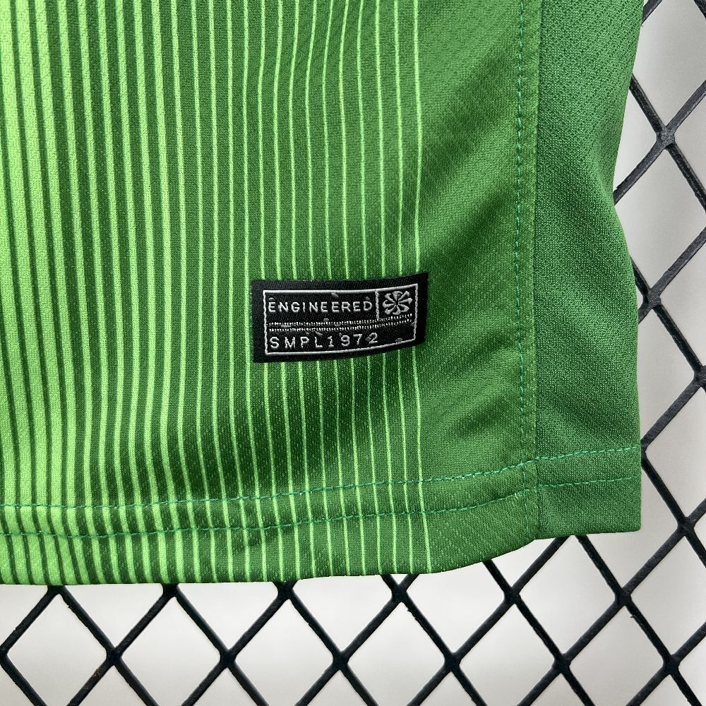 2025-2026 Barcelona Club Green Goalkeeper KIDS Football Shirt Fan edition1:1 China Quality