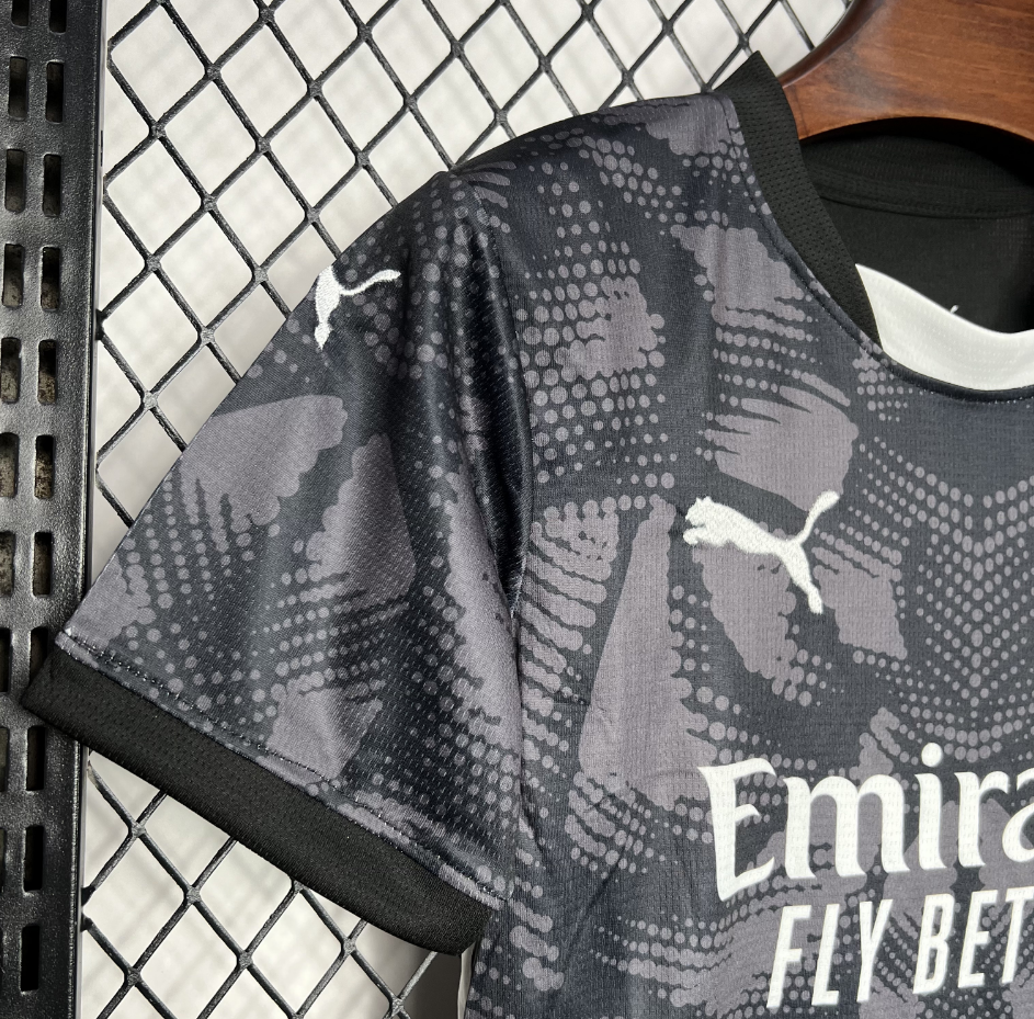 2024-2025 AC Milan Club Kids Goalkeeper Jersey Black  jersey Fan edition 1:1 China Quality