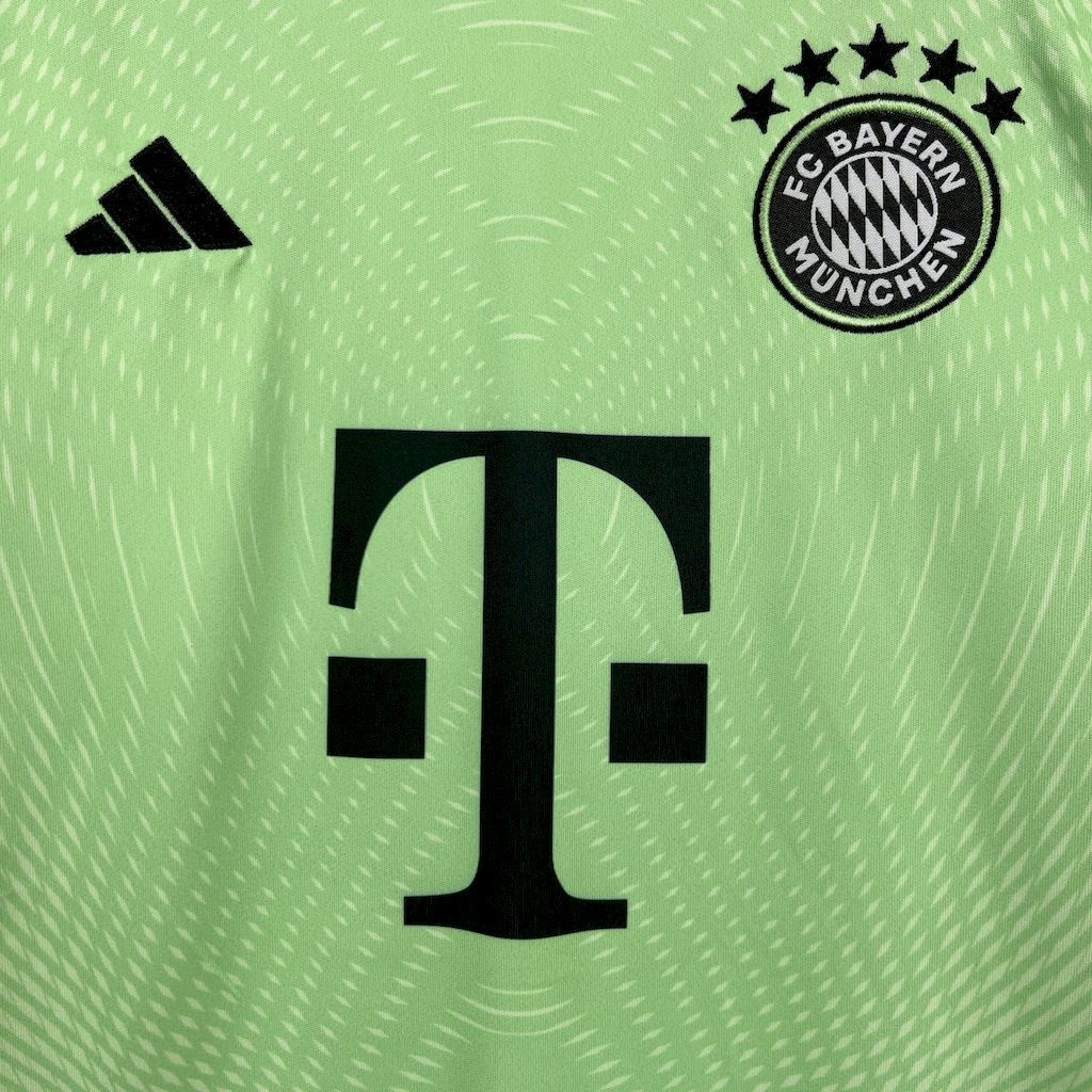 2025-2026 Bayern Munich Club Green Goalkeeper Kids Football Jersey Fan edition 1:1 China Quality