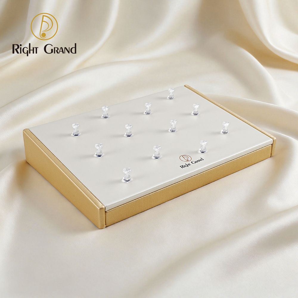 Right Grand High Quality Fiberboard Leather Horizontal Square Display Stand for Piercing Body Jewelry Modern Display Holder with 12 Clips