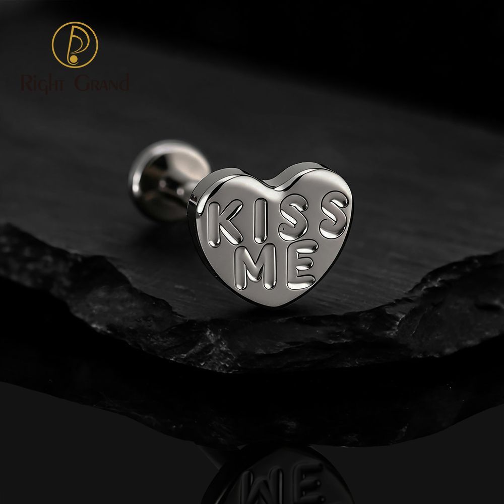 Right Grand Titanium 16G/18G Threadless Push Pin Heart Letter KISS ME Labret Ring 16G Flat Back Cartilage Stud Earring Conch Helix Lip Piercing Jewelry